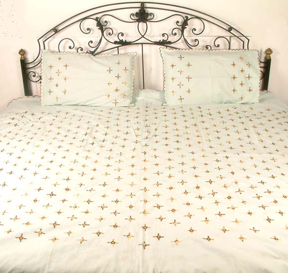 Light Green Bedspread with Floral Embroidery