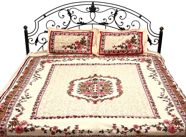 Peach Bedspread from Pilhuwa with Printed Flowers All-Over