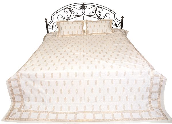 Pristine-White Bedspread with Printed Paisleys