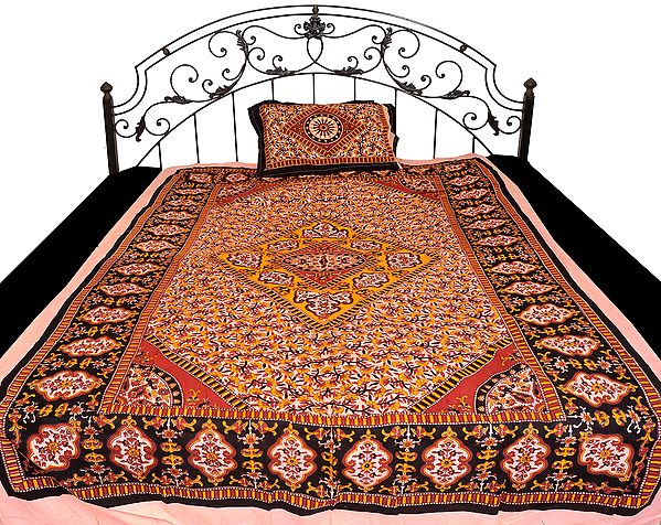 Veiled-Rose and Red Single-Bed Bedspread from Pilkhuwa with Floral Print