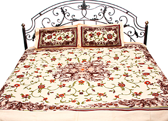 Tender-Peach Bedspread from Pilkhuwa with Printed Flowers