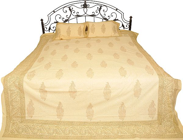 Almond-oil Bedsheet with Printed Paisleys