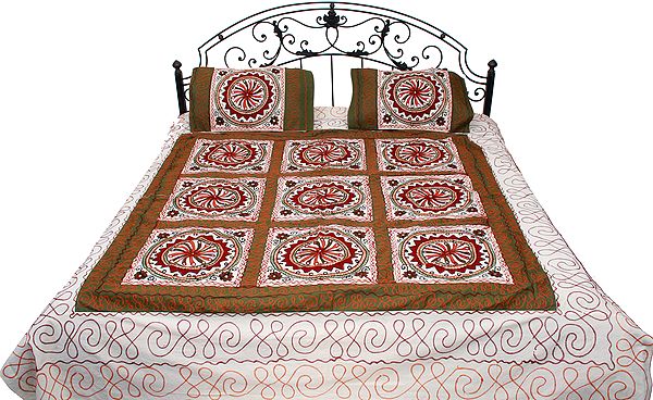 Ivory Bedspread from Gujarat with Embroidered Flowers and Mirrors
