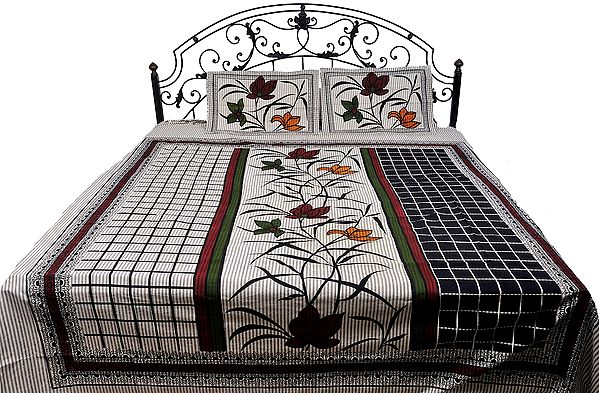 Winter-White Bedspread with Printed Large Flowers and Checks