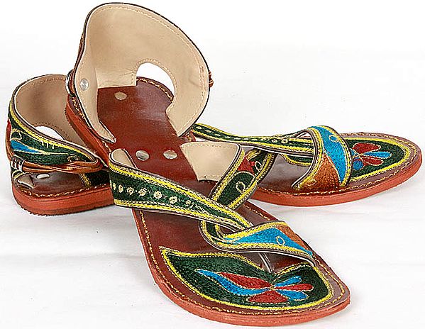 Flat Sandals with Threadwork
