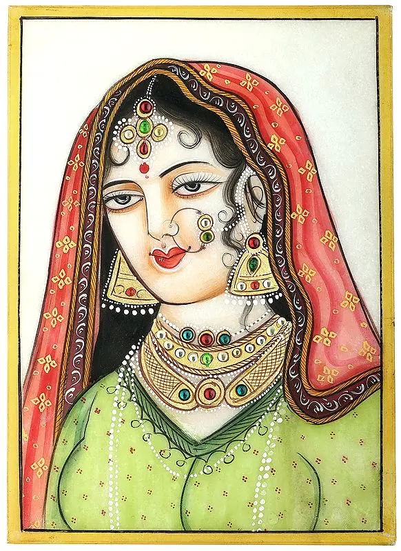 Dainty Lady-In-Waiting Bust