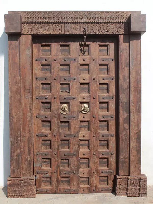 85" Large Traditional Old Wood Door And Iron Knock