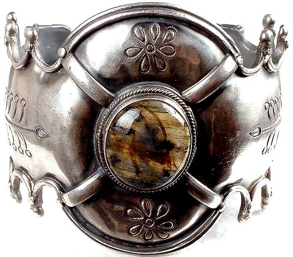 Antiquated Armour Bracelet of Labradorite