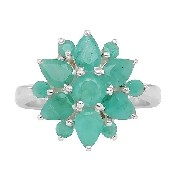 Stylish Sterling Silver Ring with Emerald Gemstone