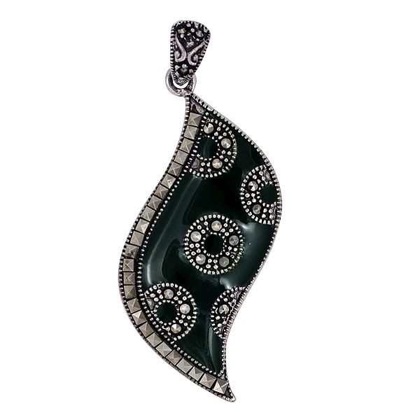Stylish Sterling Silver Pendant with Green Gemstone