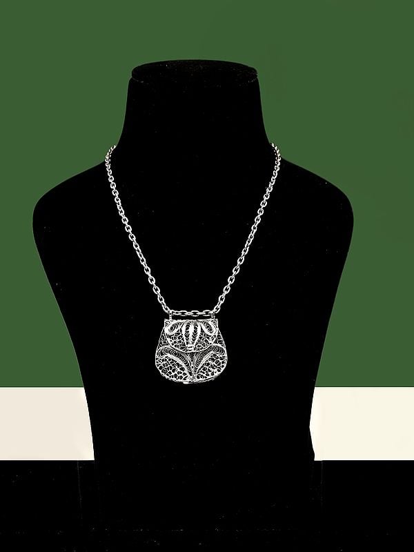 Vintage Cannetille Filigree Purse Design Pendant Necklace