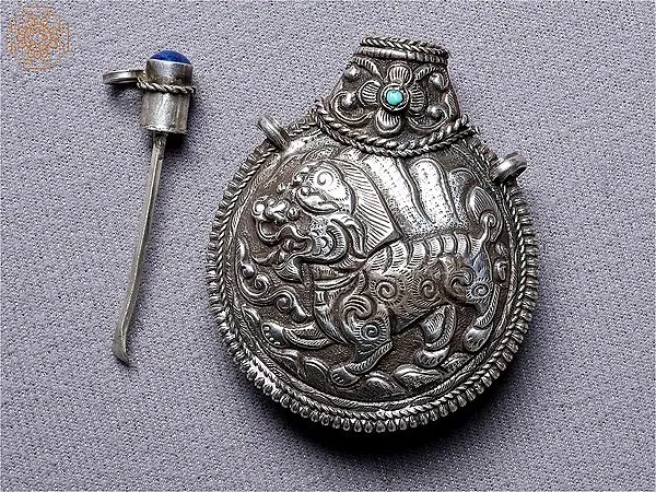 Silver Lion Snuff Pendant