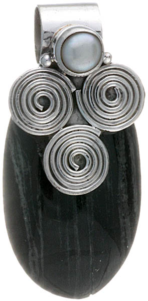Black Onyx Oval Pendant with Pearl and Spiral