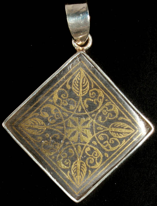 Auspicious Diagram Rhombus Pendant