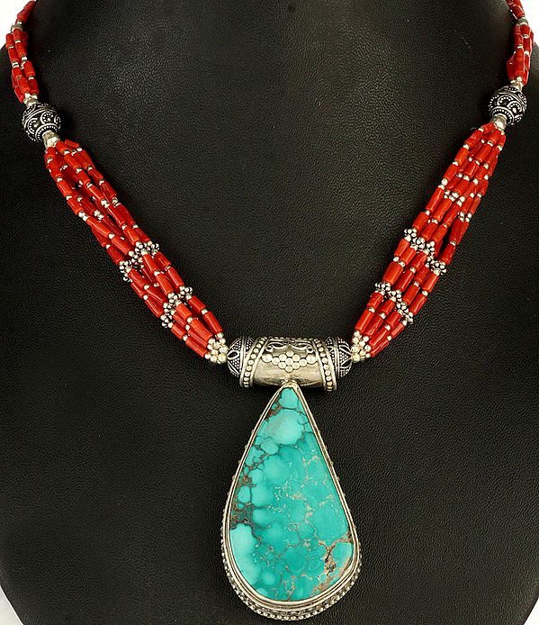 105 Turquoise Coral Necklace Stock Photos, High-Res Pictures, and Images -  Getty Images