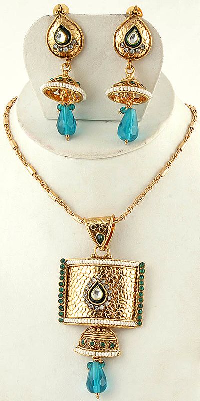 Sky-Blue Necklace Set with Faux Emerald