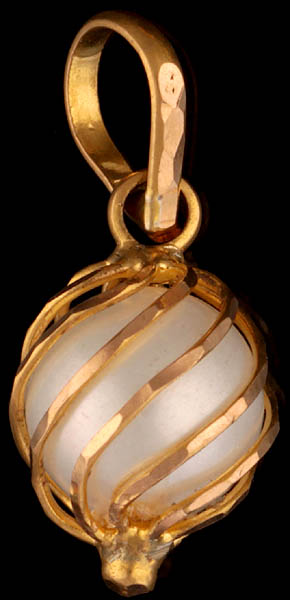 Handcrafted Pearl Pendant