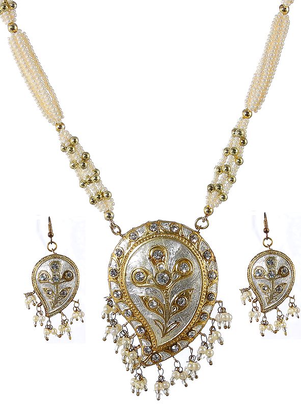 Ivory Necklace Set with Golden Ascent and Large Paisleys