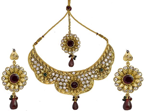 Floral Kundan Necklace Set with Golden Accent