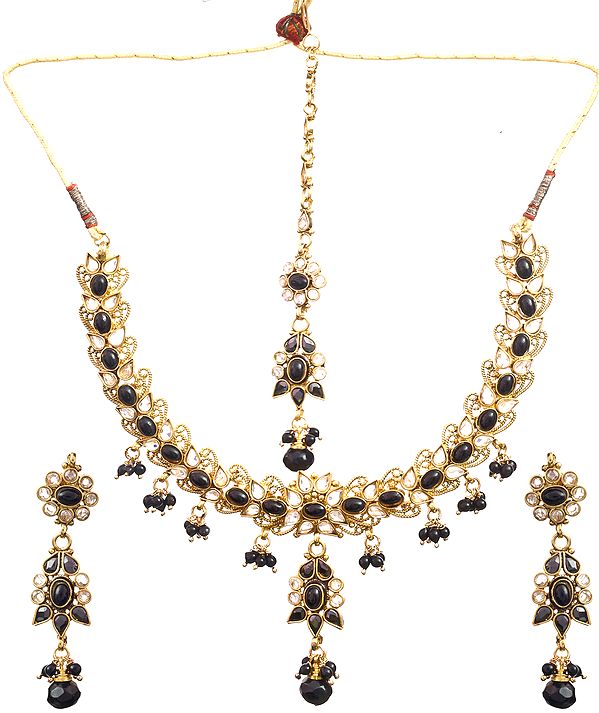 Black Necklace Set With Mang Tika