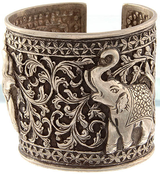 Nepalese Superfine Handcarved Twin Elephant Cuff Bangle