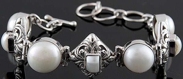 Pearl Bracelet with Lattice