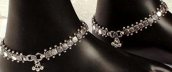 A Pair of Fine Anklets