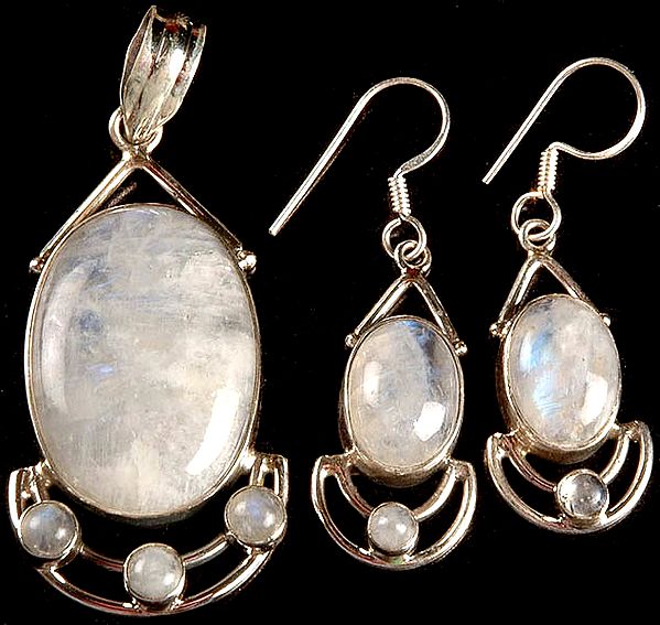 A Set of Rainbow Moonstone Pendant with Earrings