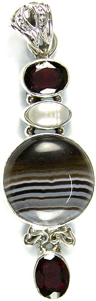 Agate Pendant with Faceted Twin Garnet and Pearl