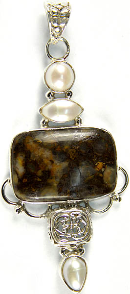 Agate Pendant with Triple Pearl