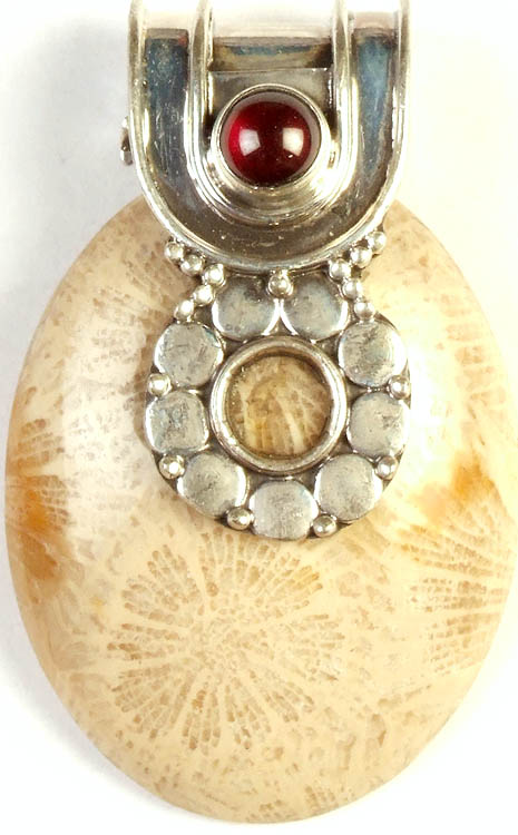 Agate Oval Pendant with Garnet