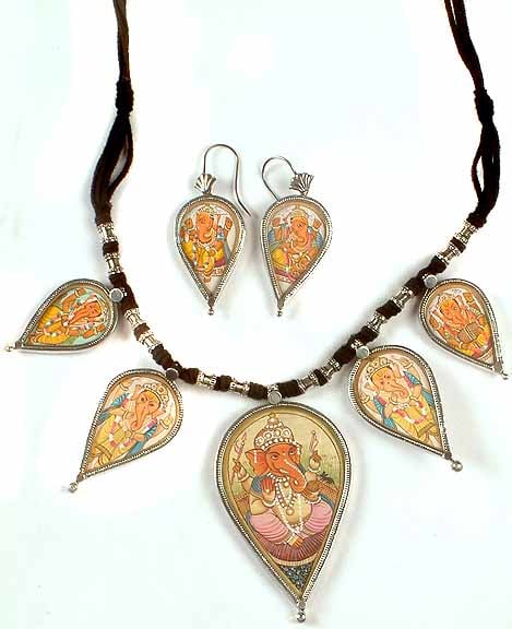 Auspicious Ganesha Necklace With Matching Earrings Set