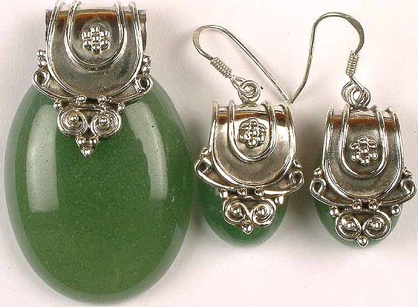Aventurine Jade Pendant with Matching Earrings