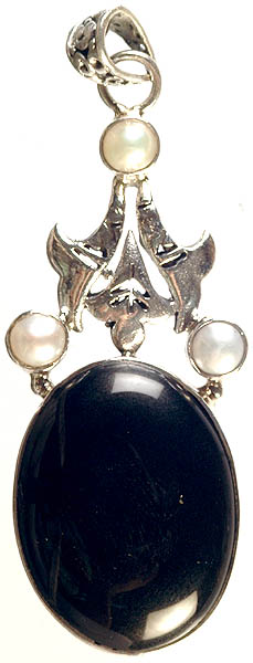 Black Onyx Pendant with Triple Pearl