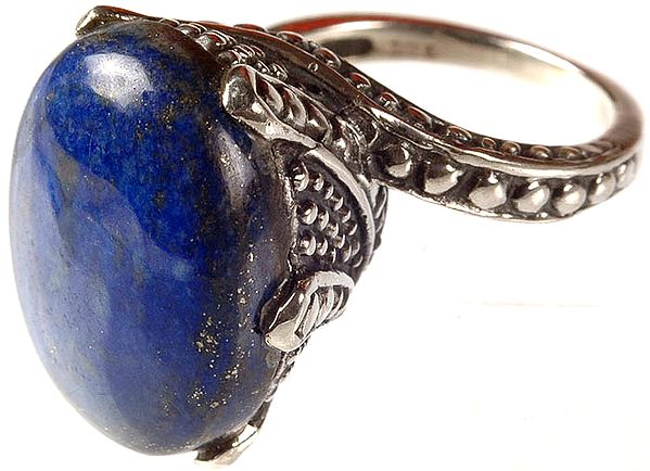 Cabochon Finger Ring of Lapis Lazuli