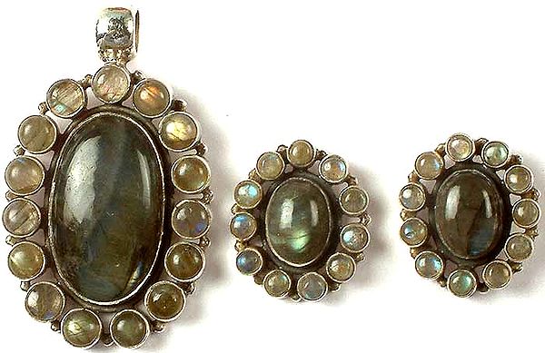 Charming Labradorite Pendant With Matching Earrings