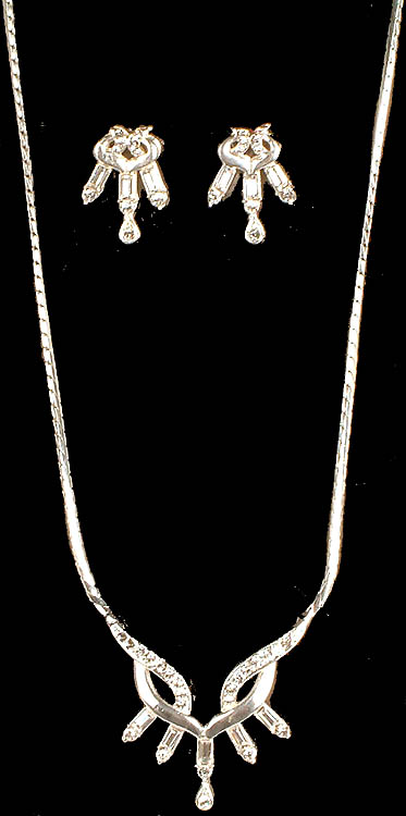 Designer Necklace with Earrings Set