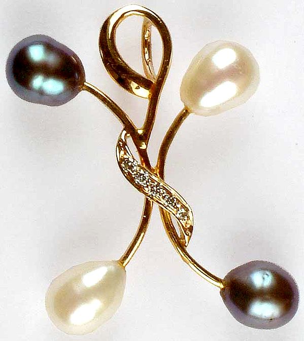 Designer Pearl Pendant with Diamonds
