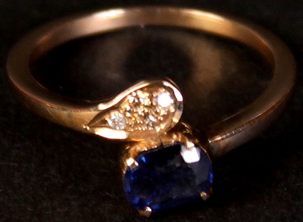 Faceted Blue Sapphire Ring with Diamond