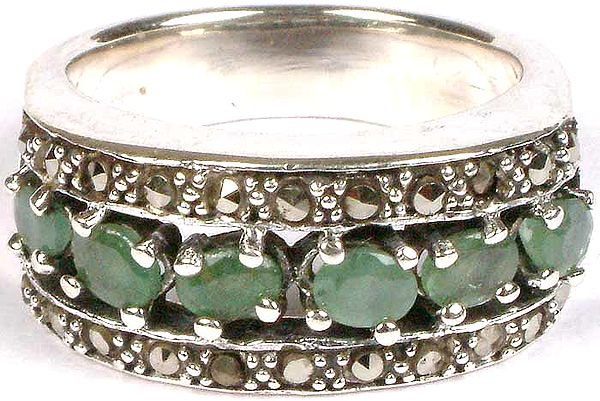 Faceted Emerald Finger Ring