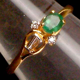 Faceted Emerald Gold Ring with Diamonds