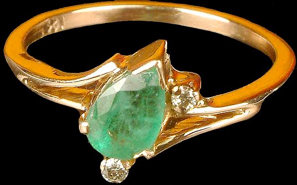 Faceted Emerald Gold Ring with Diamonds