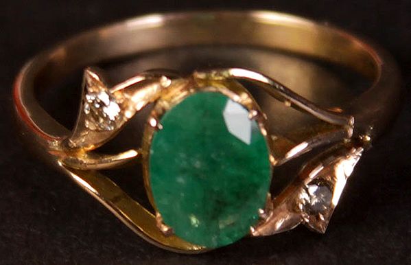 Faceted Emerald Oval Ring with Diamond