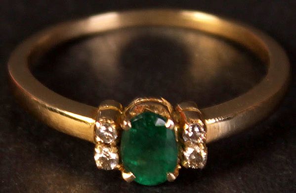 Faceted Emerald Ring with Diamond