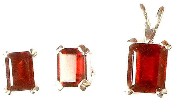 Faceted Garnet Pendant & Earrings Set