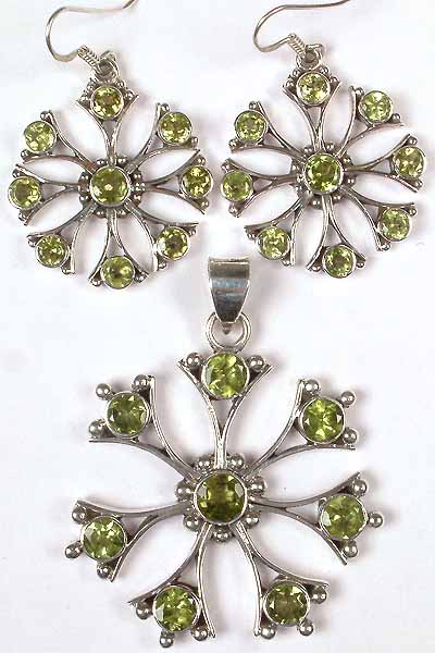 Faceted Peridot Designer Pendant with Matching Earrings Set