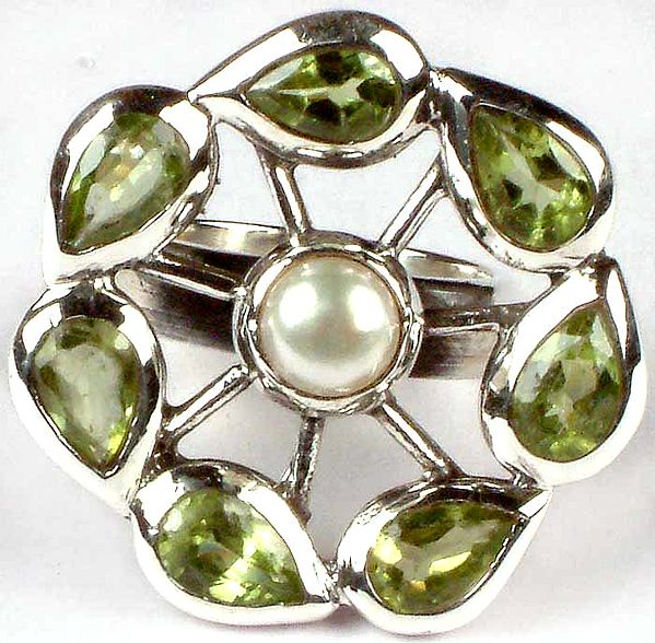 Faceted Peridot Ring with Central Pearl
