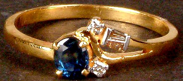 Faceted Sapphire Gold Ring with Diamonds