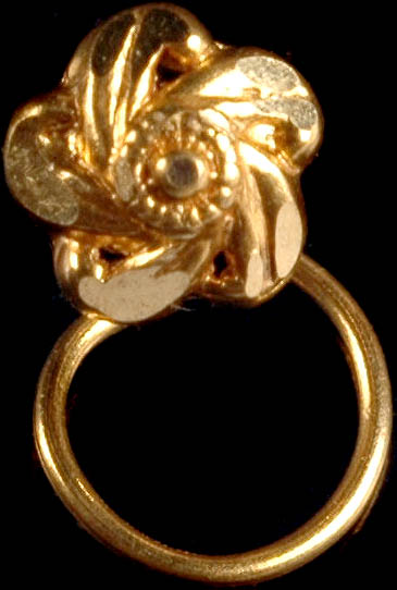 Finely Crafted Flower Nose Pin