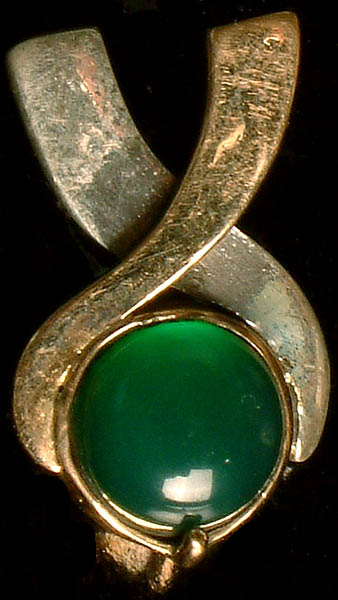 Green Onyx Gold Pendant